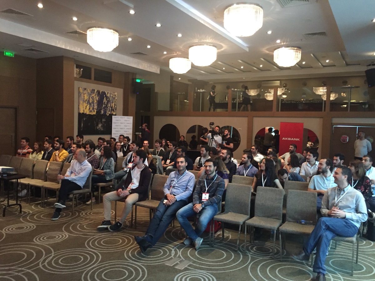adiloran's tweet photo. Başladık! #casecampus
Şimdi #büyükveri konuşma vakti...
#HamitHamutçu
@CaseCampus @endeavor_turkey https://t.co/QC8f3Bc7TQ