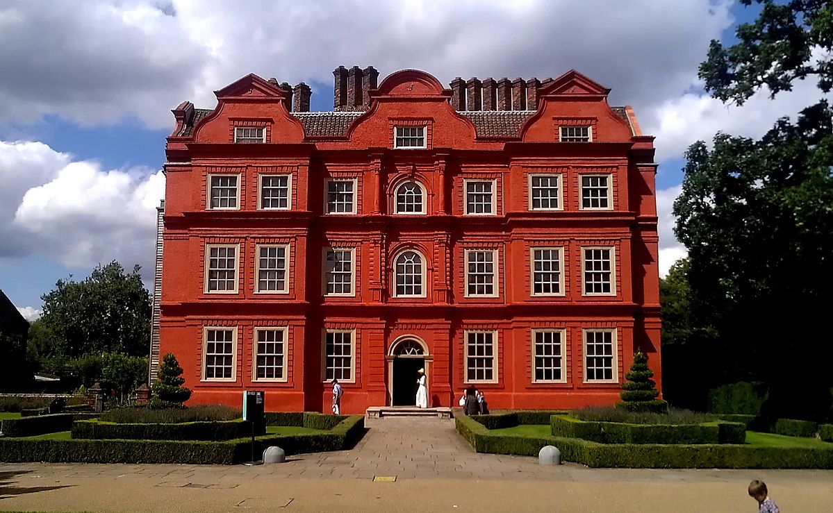Chimni_Wiki's tweet image. Kew Palace - the smallest of the royal 'palaces' but really a Jacobean mansion. Originally built in 1631 for a wealthy London silk merchant, Samuel Fortrey. Closely tied to the story of George III, his mental illness &amp;amp; his family who lived &amp;amp; died there. #WestLondon #HouseMuseums