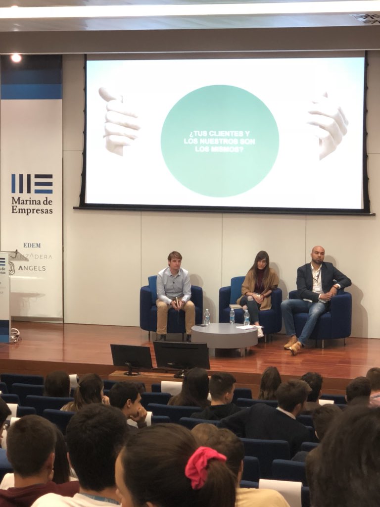 luciaegearonda's tweet photo. ¿Tus clientes y los nuestros son los mismos? La importancia de definir la misión de tu empresa. Nuestros alumnos de ADE e IGE hoy, aprendiendo y compartiendo con Dir Gral Marina de Empresas y #kento #panapop #vivood @EDEMempresarios @lanzaderaes  @marina_empresas https://t.co/Co5F16mWSd