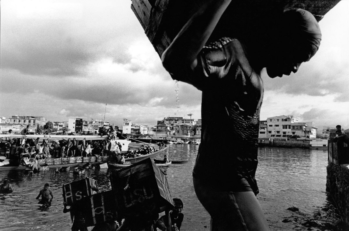 networkphotos's tweet photo. "Unloading boats, Mandao Bay, Sulawesi. Bay and river system was polluted with mercury poisoning from illegal gold mining. 2002. Mandao Bay, Sulawesi.” Image by and copyright @JackPicone #netwrokphotographers #photojournalism https://t.co/KIeyHQxRgr