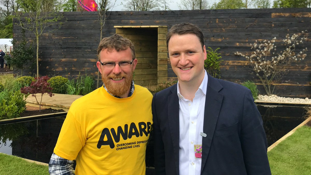 bbcradioulster's tweet photo. Gardeners' Corner with @davidgmaxwell is coming from @GardenShowIRL and Bloomfest @GlenarmCastle this morning at 9am.  For a full gallery of photographs click here - https://t.co/uj6W21smXK @MarkDiacono @ianpricedesign https://t.co/rdgAgHAshy