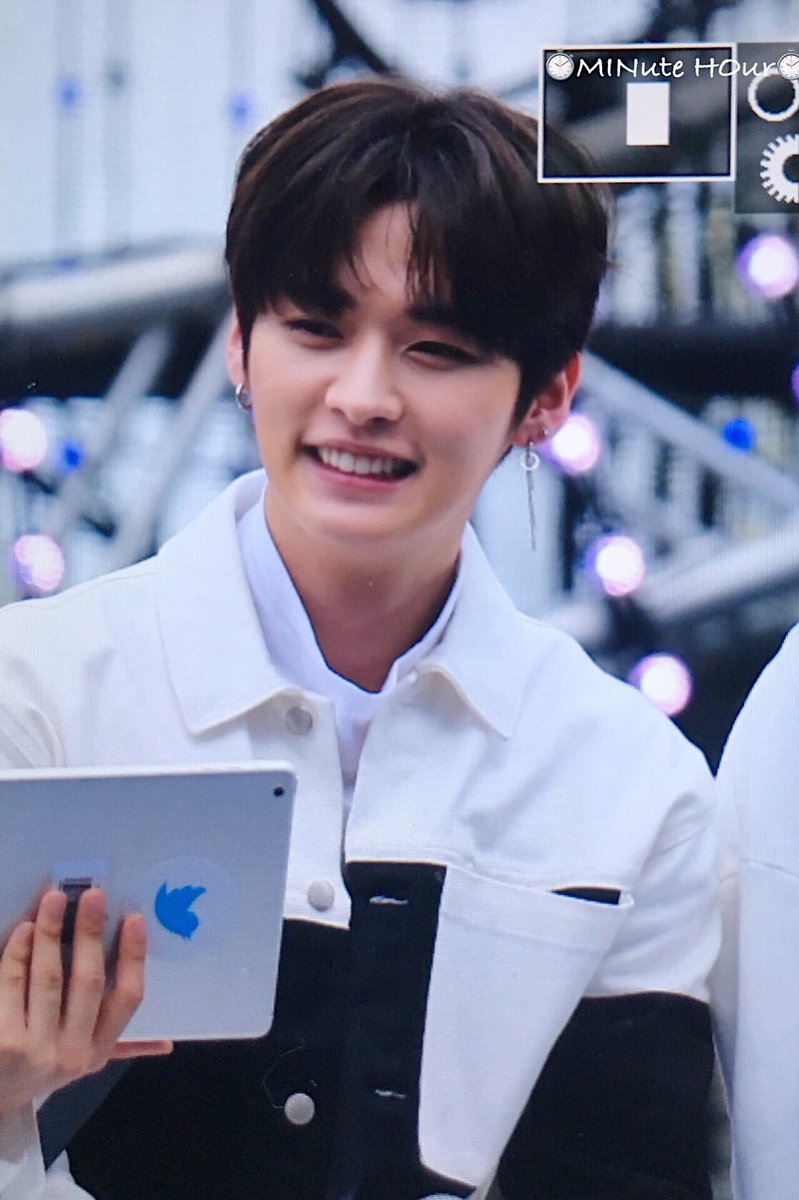 minutehour1025's tweet photo. 180505 C-Festival
#스트레이키즈 #StrayKids #민호 
#이민호 #Minho #IamNOT #리노 #LEEKNOW
#IamNOT #District9 https://t.co/xeSQ21hpOb