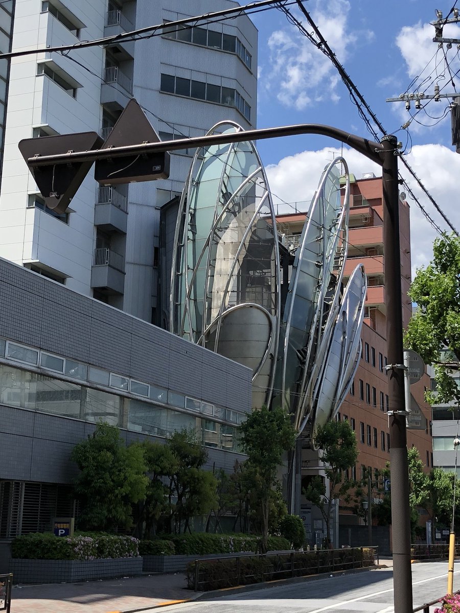 Lssah على تويتر 後楽の交番 地下鉄大江戸線飯田橋駅 続いて飯田橋 小石川後楽園に移動 歩道橋の下のガラスブロックを多用した建物 公衆トイレかと思ったら交番でした 日建設計ですって 裏通りに立つ 大江戸線飯田橋駅は 建ったばかりの頃に見にきたな 純粋