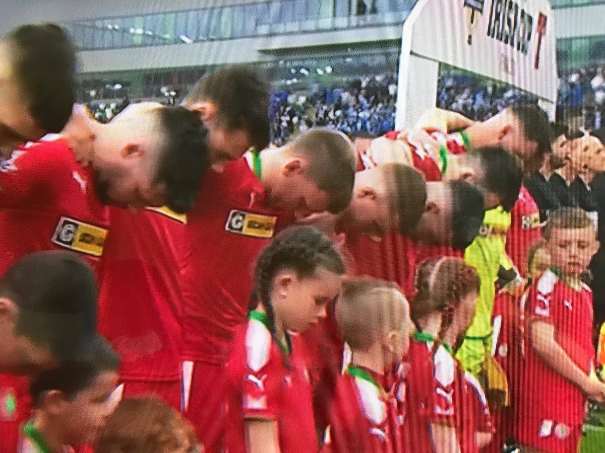 robert_mcmillen's tweet photo. Cliftonville respond to the British National anthem. https://t.co/RFaz8cF9hG