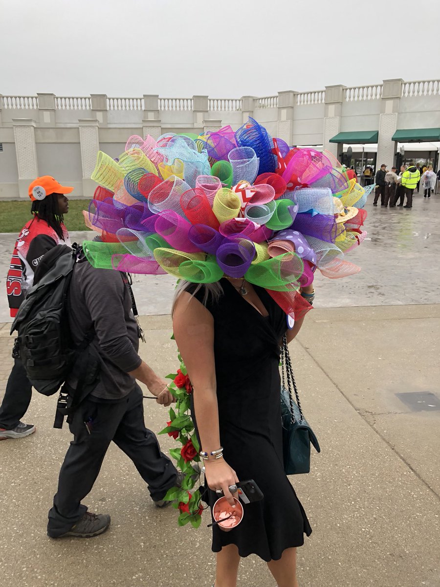 WClark_TV's tweet photo. The fans arenβt letting the rain slow them down on this #KyDerby day. @840WHAS https://t.co/PB0mhUcKvE