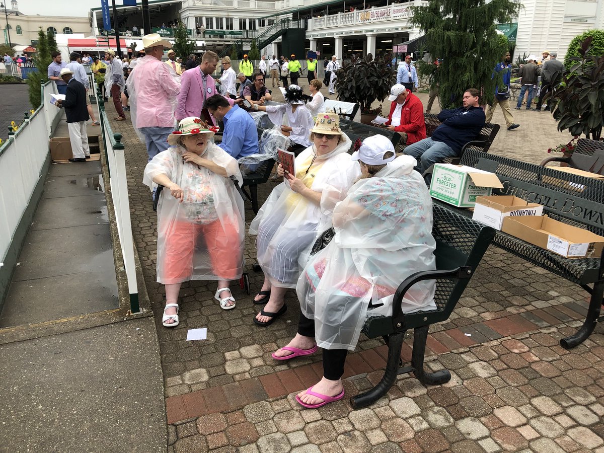 WClark_TV's tweet photo. The fans arenβt letting the rain slow them down on this #KyDerby day. @840WHAS https://t.co/PB0mhUcKvE