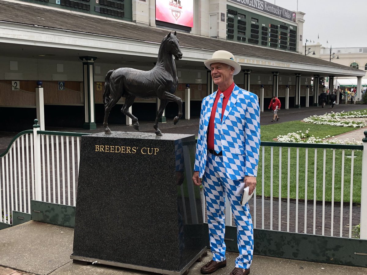 WClark_TV's tweet photo. The fans arenβt letting the rain slow them down on this #KyDerby day. @840WHAS https://t.co/PB0mhUcKvE