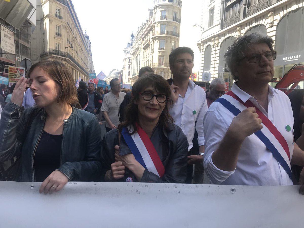 SabineRubinFI93's tweet photo. Ici contre Macron et son monde, pour que vive un monde en fête, solidaire, coopératif et non violent... Pour que le monde devienne enfin une fête ! #5mai #LaFeteAMacron https://t.co/0ug5SLOaWt