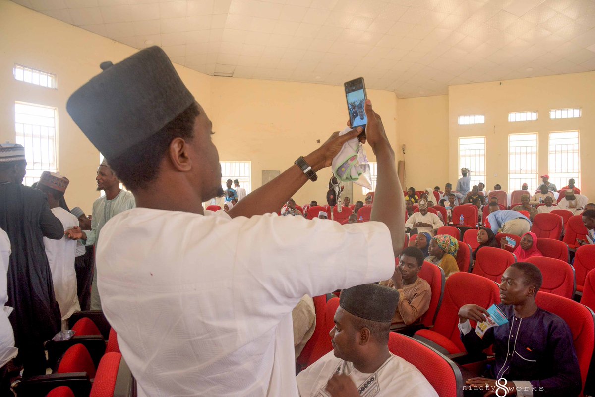 ourkebbiproject's tweet photo. and the SELFIE session came with a pressure effects that ginger the whole #OURKEBBIPROJECT @usmanaling @ibromomo @iamtobokunuga @el_dauda @aminubi @yinigerria https://t.co/l7Tvv1FtvM