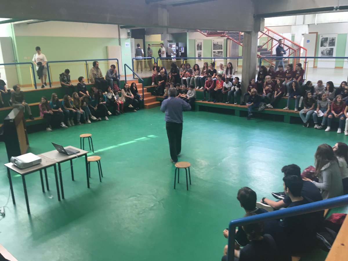 CoopArchilabo's tweet photo. @benassigabriele nell’arena preparando i suoi ragazzi e illustrando il programma di #ic21secolo4! Siamo pronti! #bologna #scuola https://t.co/uYKuOSYruO