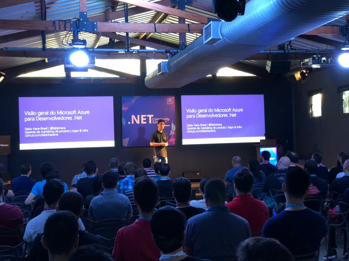 iMasters's tweet image. Fabio Hara, product mkt manager da Microsoft, no palco do #dotNetSummit. Uma visão geral do Azure para devs .Net.