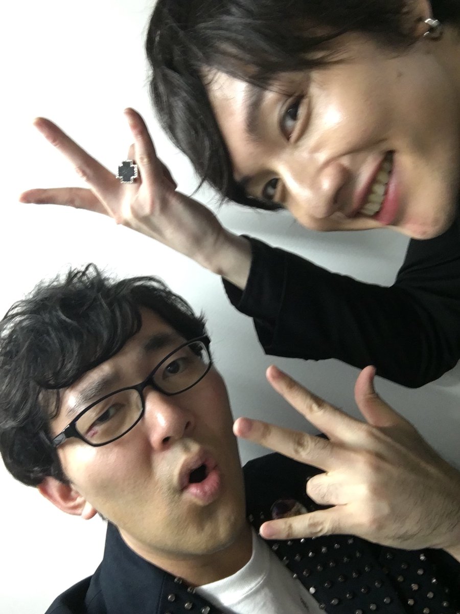 Twitter पर 小野友樹 あんスタ3周年イベ 圭ちゃんとパシャリ 同い年コンビ フェアリー賞 Mvp おめ 今日作ったアンデットポーズは 親指と人差し指が何となく U で 4本の指が4人のメンバーを表してる いつか4人で ステージに立ちたいぜ あんスタ Twitter पर 小野友樹 あんスタ3周年イベ 圭ちゃんとパシャリ 同い年コンビ フェアリー賞 Mvp おめ 今日作ったアンデットポーズは 親指と人差し指が何となく U で 4本の指が4人のメンバーを表してる いつか4人で ステージに立ちたいぜ あんスタ