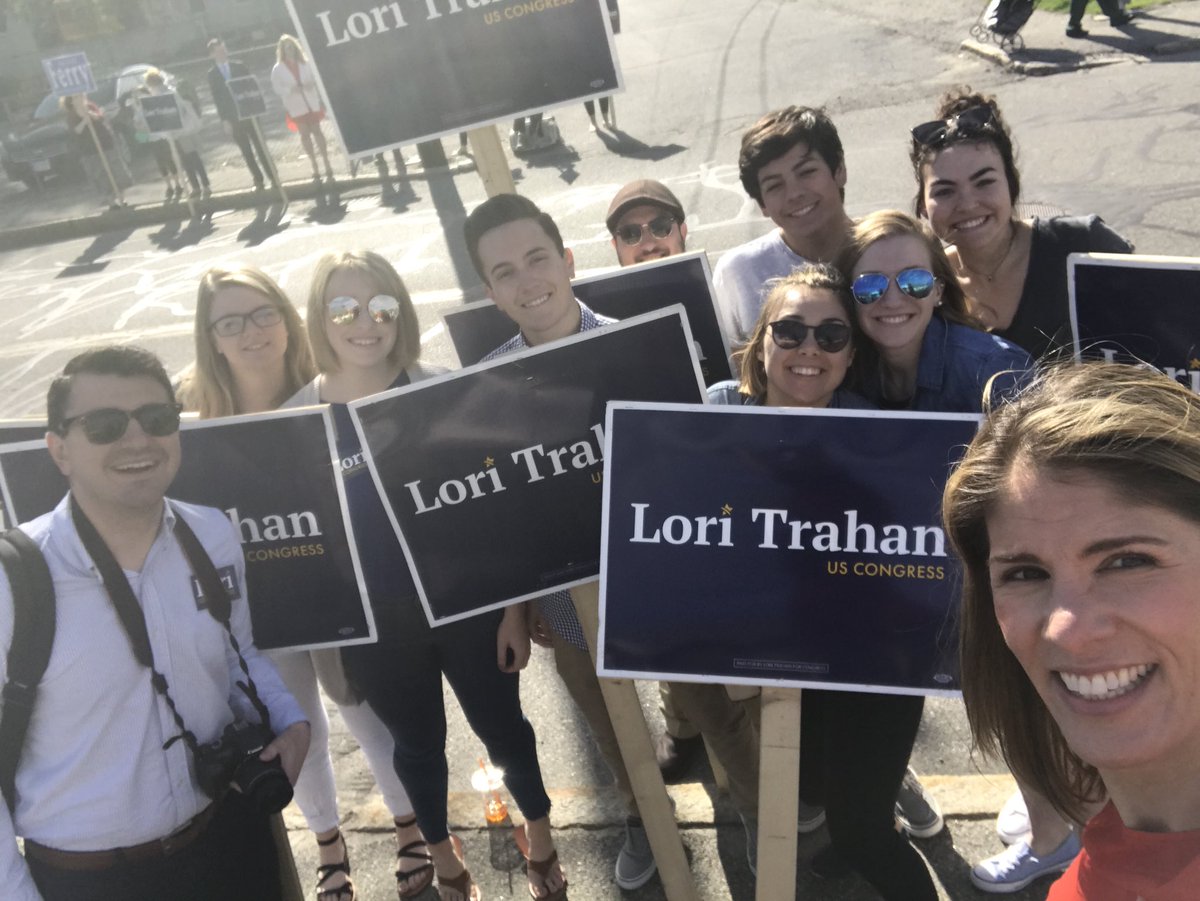 Good morning Methuen! A huge thank you to #TeamLori for being out here holding signs at the <a href="/methuendems/">Methuen Democrats</a> annual breakfast! I’m so excited to meet with everyone #ma3 #mapoli