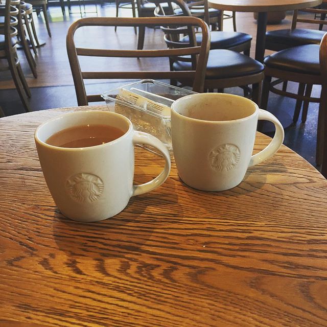 HubertCrumble's tweet photo. Waiting detritus #planedelayed #starbucks #gooddaughter https://t.co/tIkk961vu8 https://t.co/8z9XcUbCFk