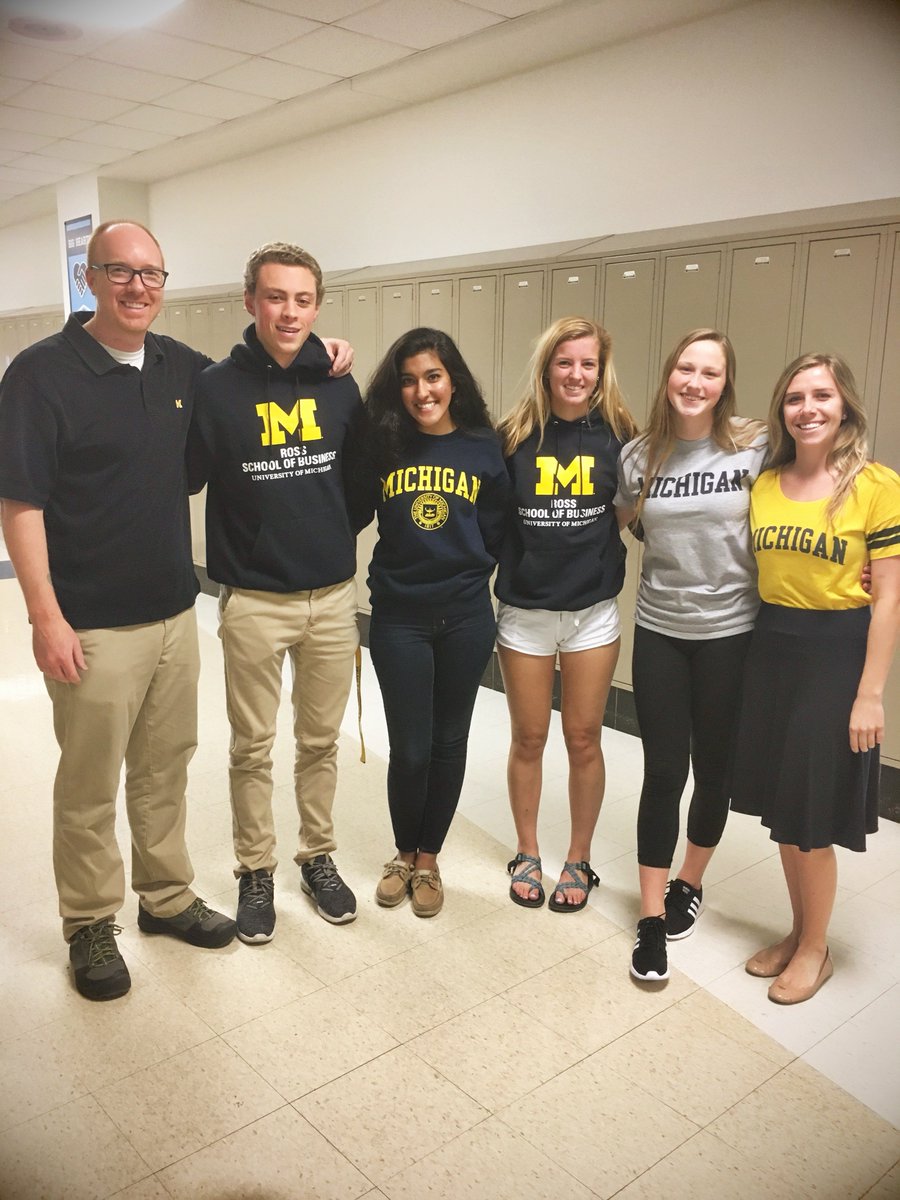 SkylineMathO's tweet photo. Future Wolverines! Class of 2022. #GoBlue https://t.co/UcvsFfVnpH