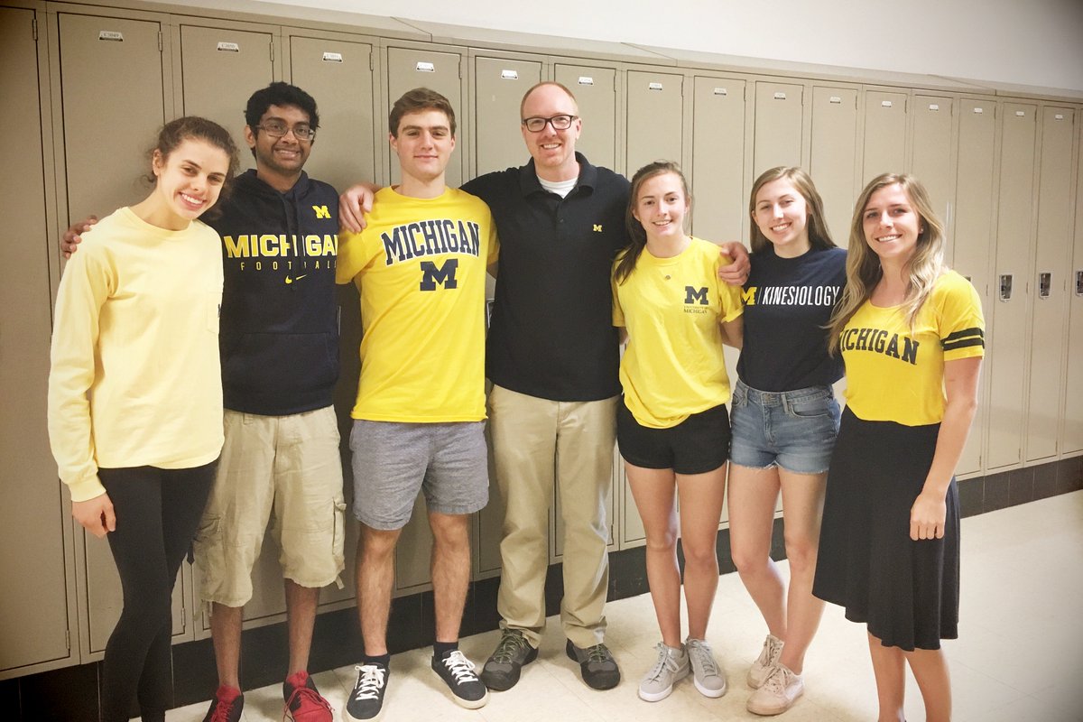 SkylineMathO's tweet photo. Future Wolverines! Class of 2022. #GoBlue https://t.co/UcvsFfVnpH