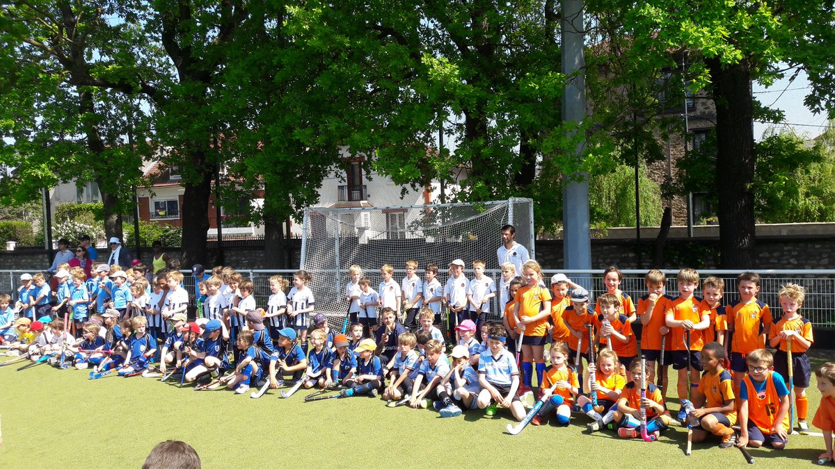 hscsm's tweet photo. Une centaine d enfants moins de 8 ans au stade marin pour un plateau sous le soleil st maurien !!! #saintmaur #ffhockey https://t.co/iXNckIaPx6