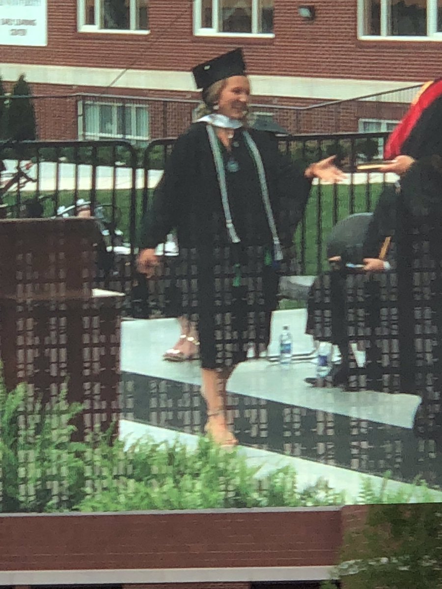 loraburney's tweet photo. #Leeuniversity #katherineelizabethburney🎓❤️✝️ https://t.co/gOhzDuUQAb