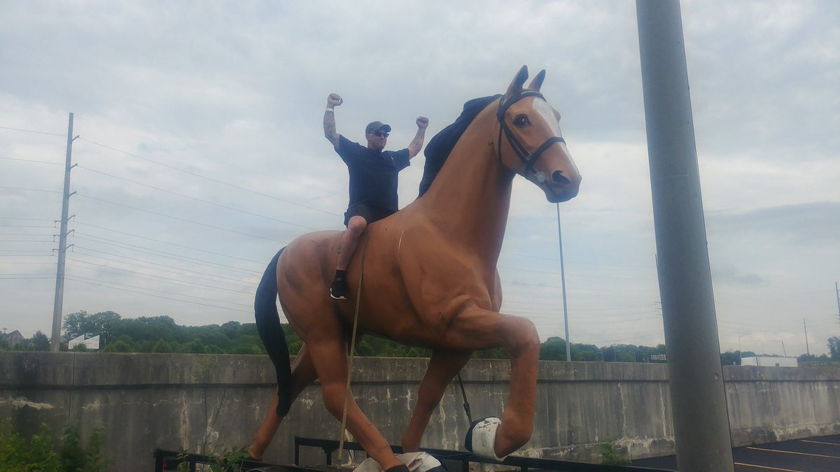 TheBuyceIsRight's tweet photo. Well... we are at it again#ridinghourses. @AndyParsonsNY. He has one upt you sir. https://t.co/Tp7U2f2YP0