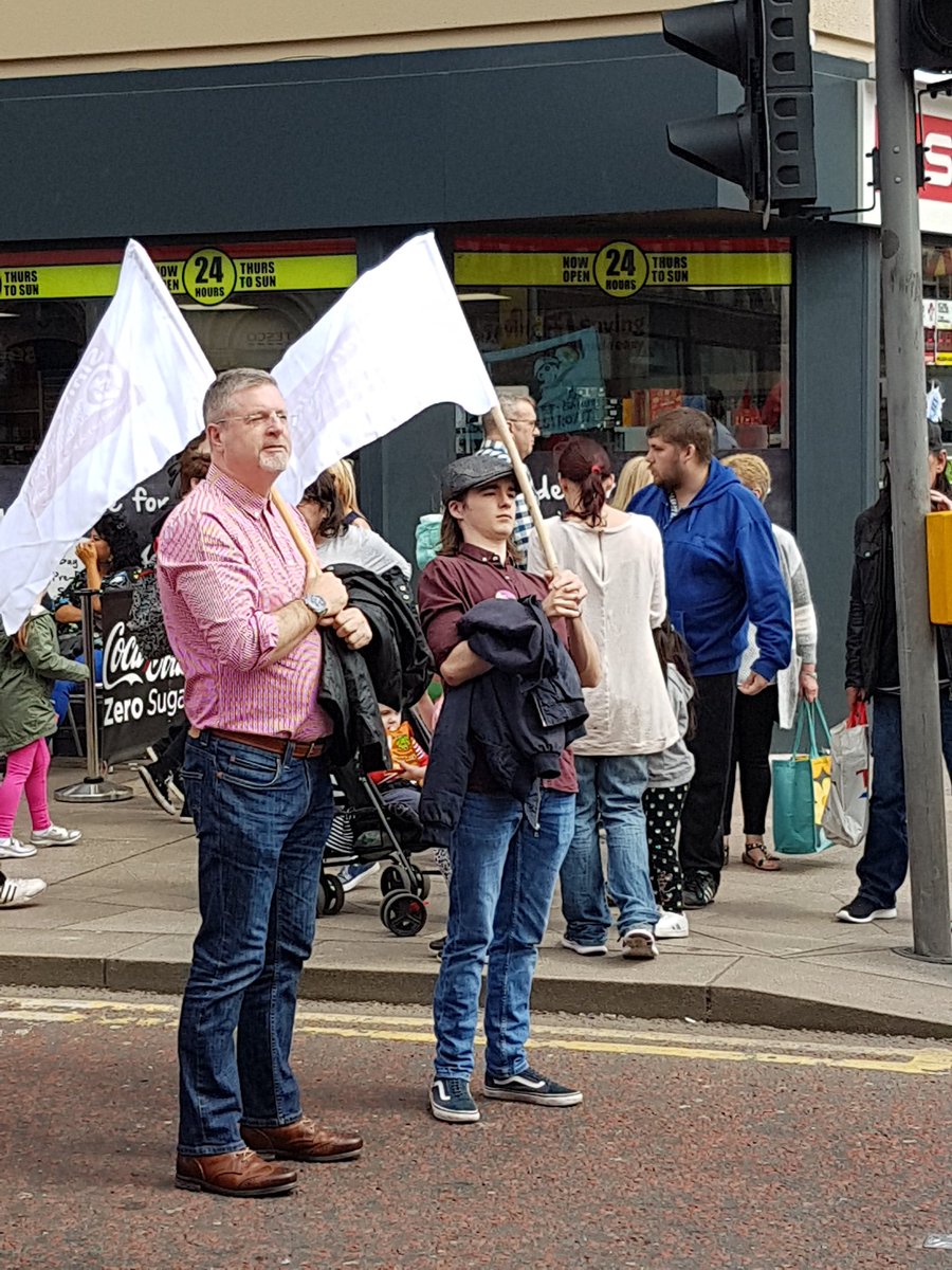 Davy_SPB's tweet image. If this waster is suppose to be a Regional Organiser for the Trade Union SIPTU. Why did he walk in the May Day parade with a flag in support of a Murderers Party?
#BootHimOut
#sectarianSF