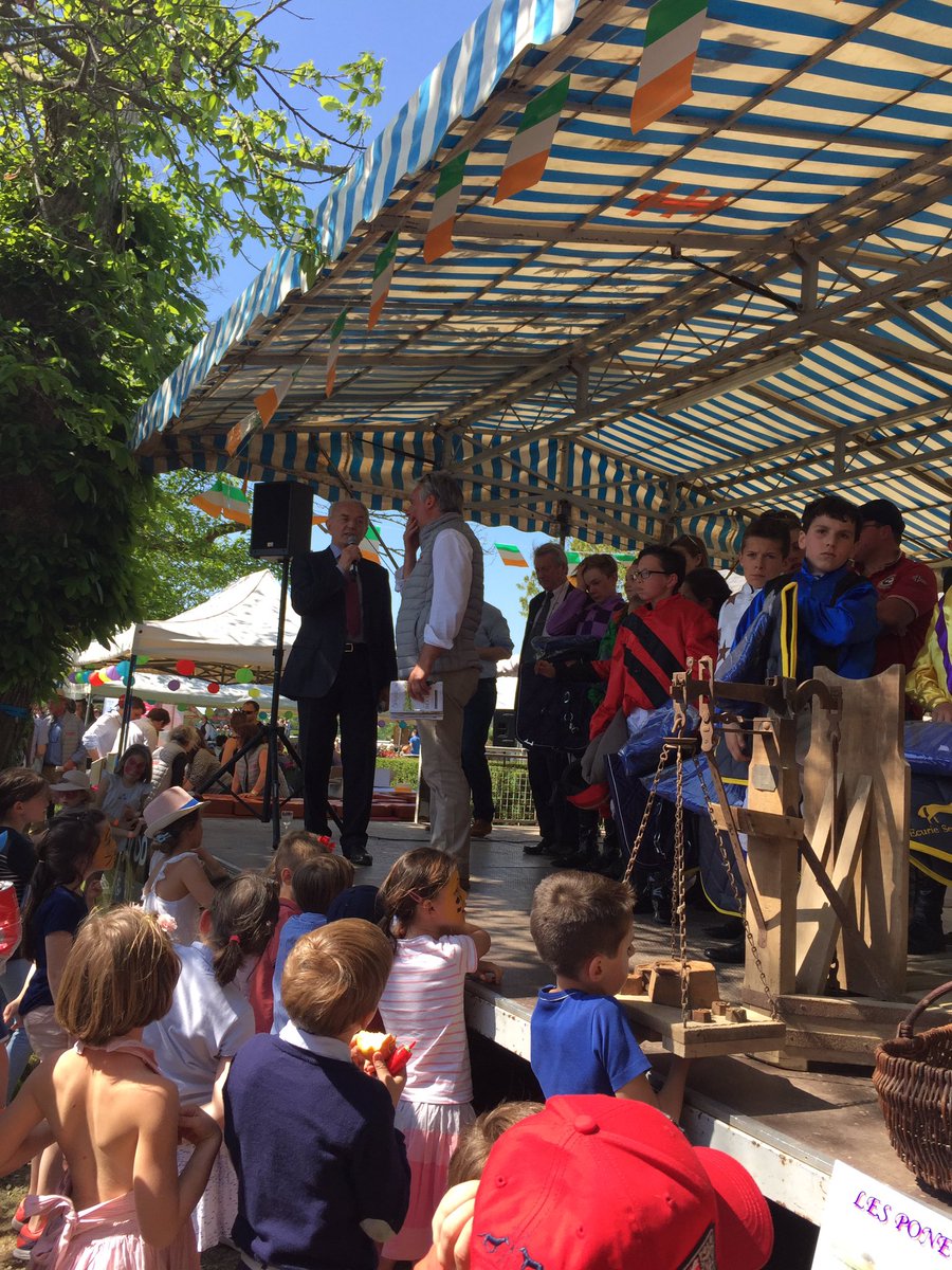 delabuche's tweet photo. @JeanArthuis au Point to Point de #ChateauGontier. Député européen chargé de remettre le monde des courses en marche. Jusqu'à l'Elysee l'ambiance folklorique de cette cette #courseauxclochers résonnera peut-être ? https://t.co/LEZ2buaBJq
