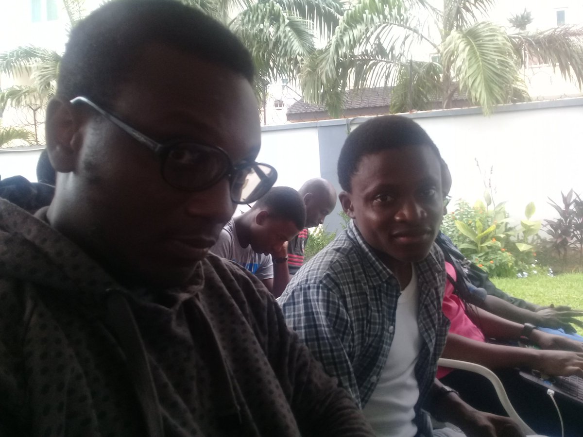Seunzone's tweet image. met a new buddy... @kingidee The good part of these meetups is that you get to network...big shootout to @figmadesign #figmacommunityng #figmaAfrica