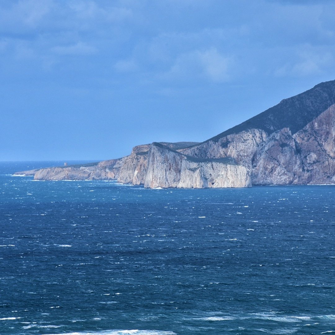 LPuddori's tweet photo. La vita in Sardegna è forse la migliore che un uomo possa augurarsi: ventiquattro mila chilometri di foreste, di campagne, di coste immerse in un mare miracoloso dovrebbero coincidere con quello che io consiglierei al buon Dio di regalarci come Paradiso. https://t.co/RbvR0IbWNP