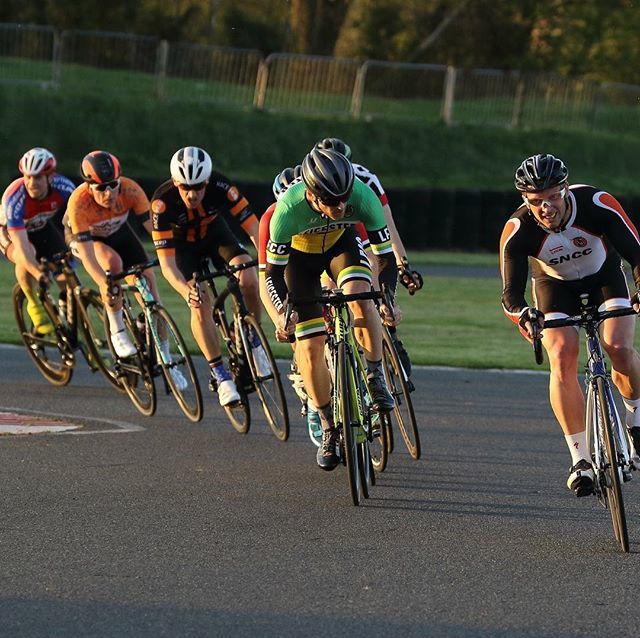 Sprinting into the sunny bank holiday weekend. MK marathon on Monday then back into bike racing and triathlons again. #marathon #bankholiday #sun #springishere ift.tt/2FLDEv9