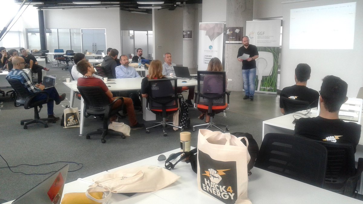 AtmosferTTO's tweet photo. Hack4Energy başladı... #Hack4EnergyBootcamp2018 @Teknoparkizmir_ @Class_Boom @iyteedutr https://t.co/wIJNQbYEtf