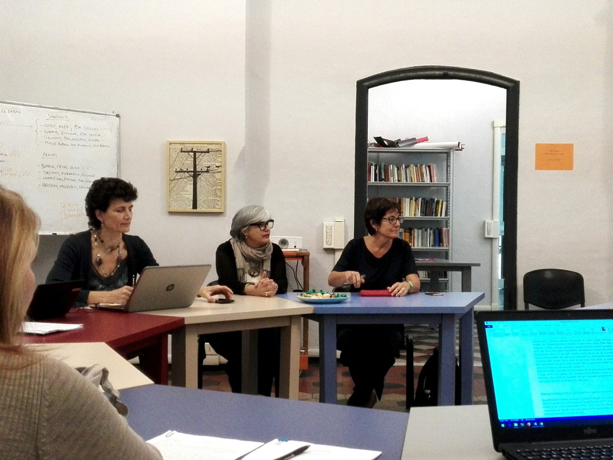 Oggi al laboratorio sul #romanzo Una Stanza Tutta Per Sé 📕, gli allievi presentano il loro lavoro a Maria Paola Romeo della Grandi&amp;Associati. Buon #pitch! 😉