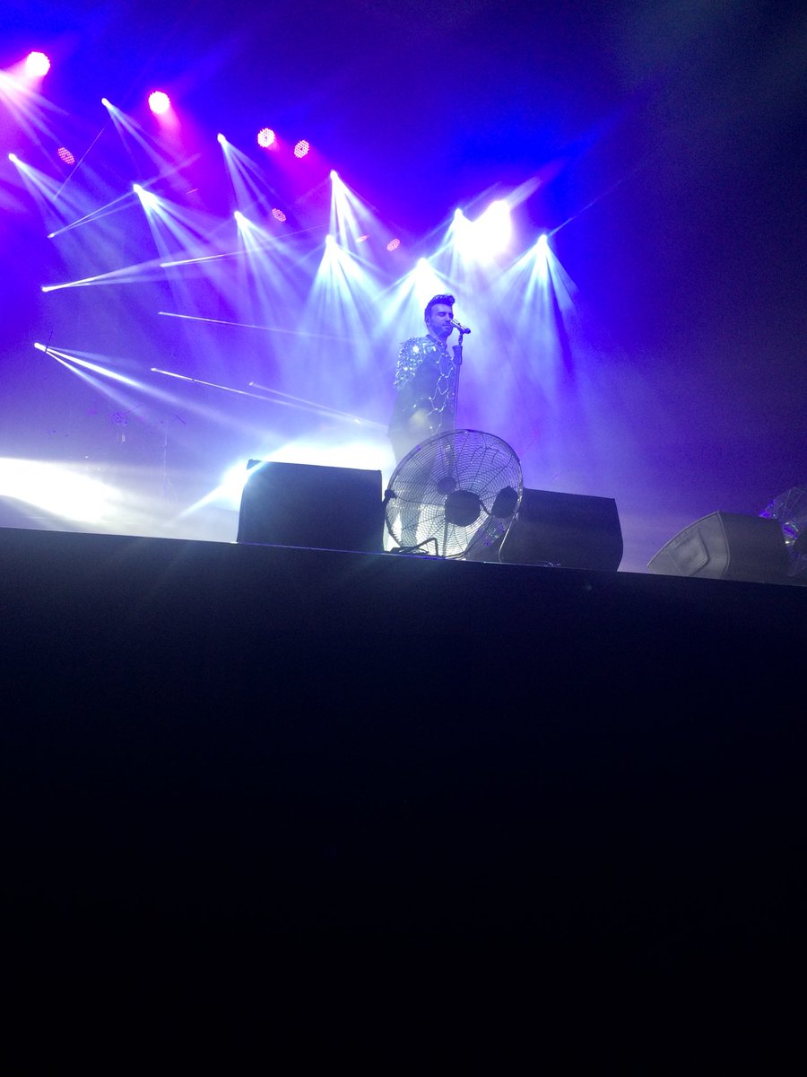 emrekayaphotos's tweet photo. MOİ Sahne Konserinden. 🖐 #emrekaya #rüzgar #aşkdiyesoludum #dindin #esaret #yapboz #benimsin #ayna #apayri #teşekkürederim #toz #yaz #kader #çatlat #ilizyon #sorma #sanagüvenmiyorum #ekfc #elinoglu #elinoğlu #beyazshow #3adam https://t.co/vQlqC77n6b