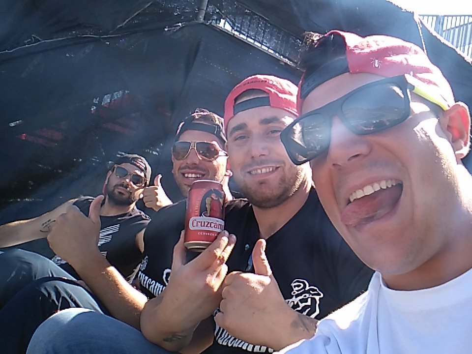 DanielLpezRuiz1's tweet photo. @motosjerez aquí en el burladero de cervecero con los cruzcamperos de lantejuela https://t.co/8BNzeQxCJc