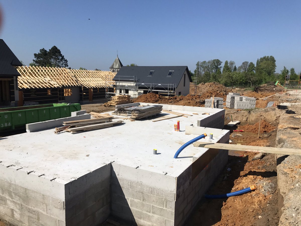 maneglise's tweet photo. Les travaux du clos Lemaitre sous le soleil: livraison en septembre #logeo @LeHavreAgglo @maneglise https://t.co/VmGK03DdHo