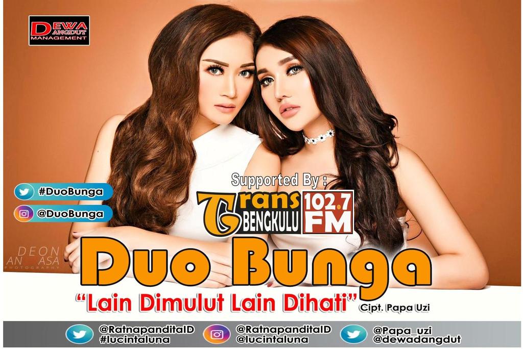 RadioTRANSFM2's tweet photo. #NP #DuoBunga - Lain Dimulut Lain Dihati @RadioTRANSFM2 cc : @papa_uzi @dewadangdut #MD @HenyMarlina2 #No.3 Trans Dangdut TOP 10 This Week https://t.co/xitBMHFxaD