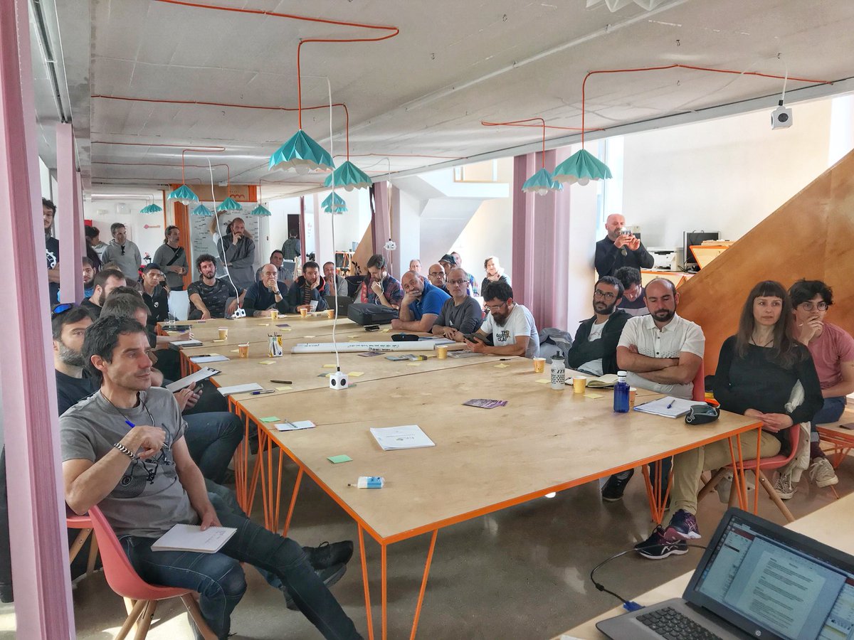 ¿Entramos en mercado por precio o por rapidez? Tal vez no sea esa la disyuntiva sino que repartiendo en bici es MEJOR por eficacia y sostenibilidad!! <a href="/enbicipormadrid/">en bici por madrid</a> <a href="/mens_os/">menSOS</a> #coopbicimensajerías 2a jornada #ciclologistica #campus #marmovilidad