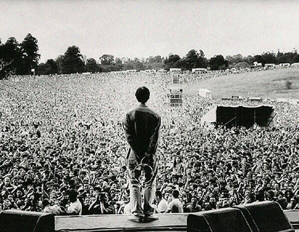 PhotosHistos's tweet photo. Oasis à Knebworth, 1996 #histoire https://t.co/gwOpLYK8Os