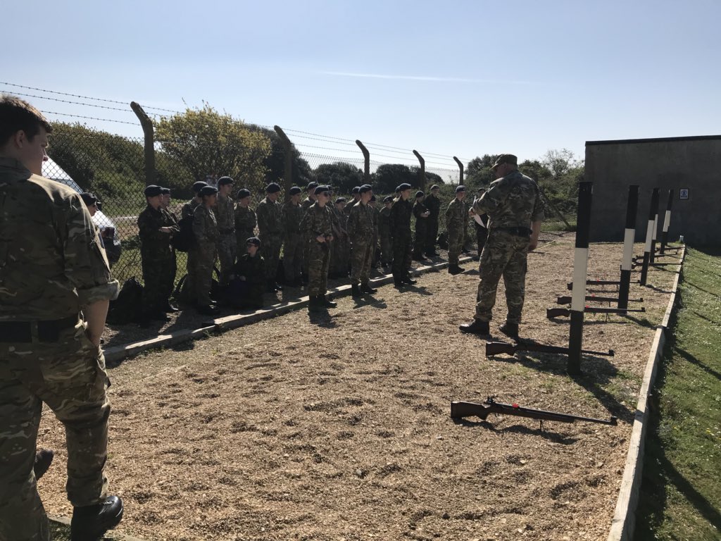 2260Sqn's tweet photo. 25 cadets ready to fire the L144. Beautiful day for it!@HantsIOWWing @RgComdtSW https://t.co/16uBSgSglK