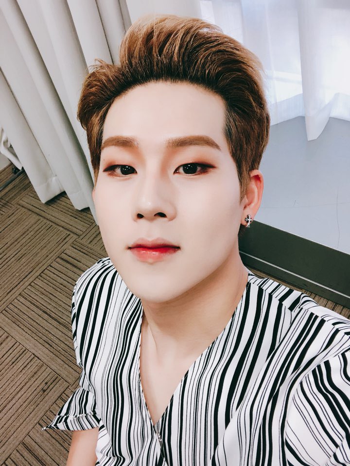 Official_MX_jp's tweet photo. [#ジュホン] 大阪モンベベ！すぐ会いましょう！MONSTA Xがいきます！ https://t.co/eI5Ome5nLr