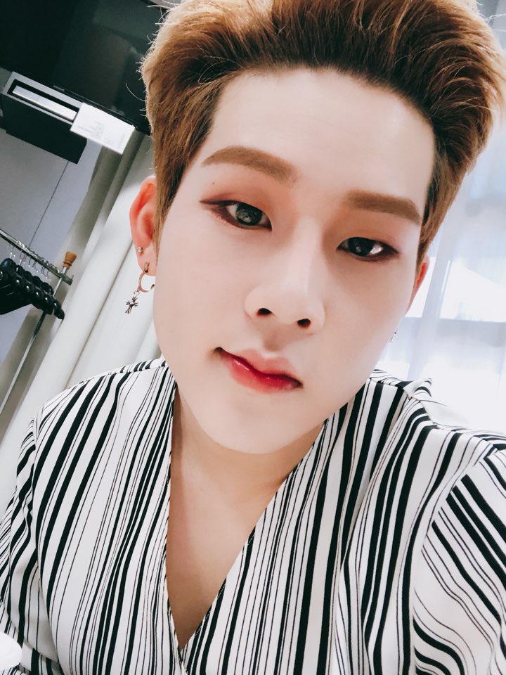 Official_MX_jp's tweet photo. [#ジュホン] 大阪モンベベ！すぐ会いましょう！MONSTA Xがいきます！ https://t.co/eI5Ome5nLr