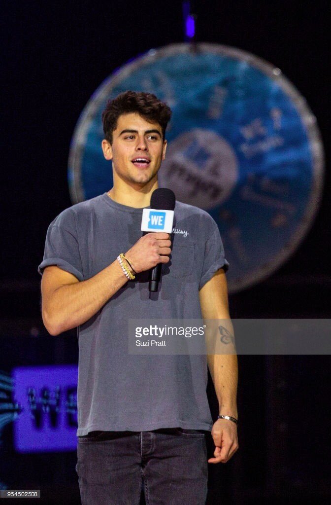 JackAndJackSPN_'s tweet photo. . @jackgilinsky durante el #WeDaySeattle https://t.co/wOM7TyTN7A