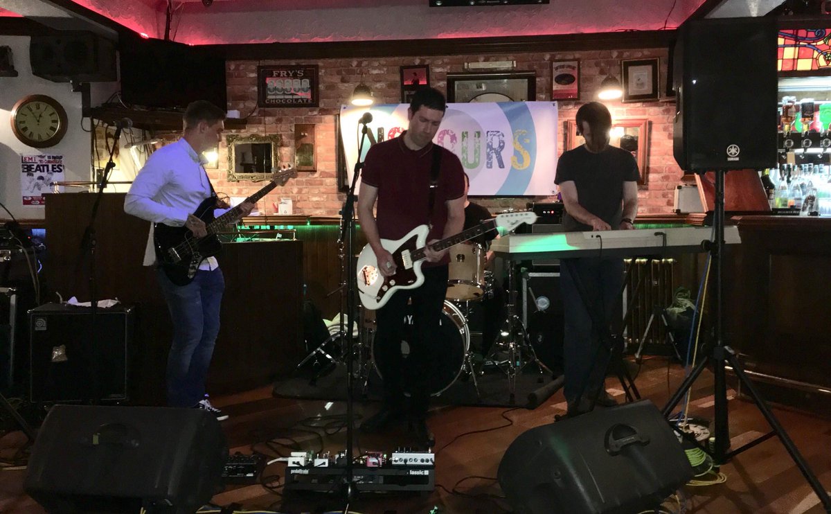 KoloursBand's tweet photo. Some night last night. Cheers to all who came. We support Noel Gallagher tribute High Flying Carpets at Kirkcaldy Windsor next Saturday. Message me for tickets. https://t.co/fsaAo6WXpp