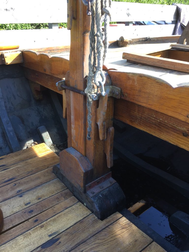 Sinds vanmorgen eigenaar van dit bijzondere scheepje. Wie kan mij meer info verstrekken hierover. <a href="/schpvrtmsm/">Het Scheepvaartmuseum</a> <a href="/ssrp/">PRAMOD</a> <a href="/varenderfgoed/">varenderfgoed</a> <a href="/RosalieBrundel/">De Klassieke Rederij</a> @Bruinezeilvaart @tjotters