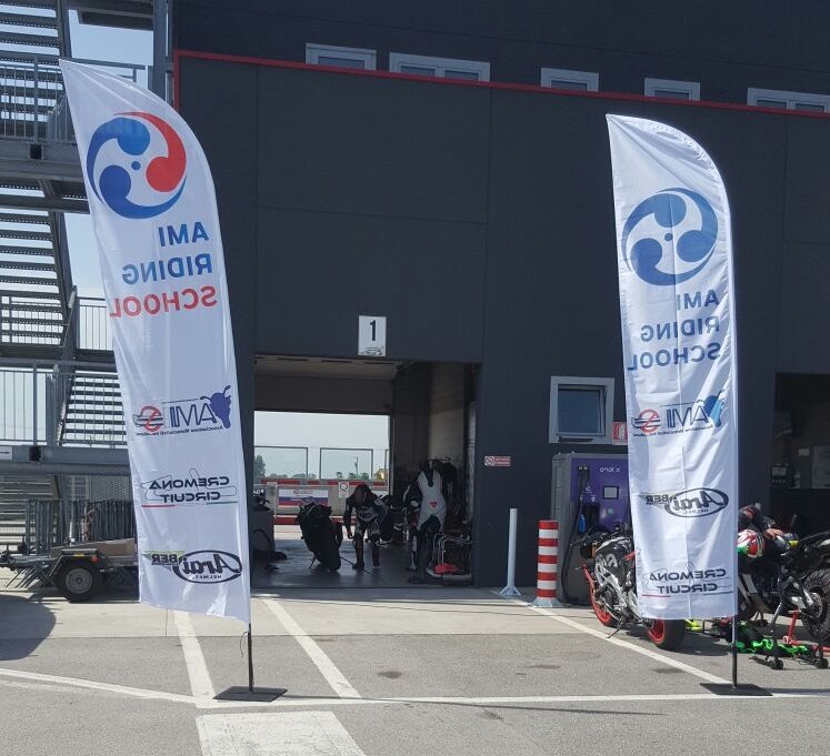 ami_onlus's tweet photo. Tutto pronto per la prima data del Saturday on track a @Cremona_Circuit! Il ritrovo è  anticipato alle 13.@berracing https://t.co/RG5t4hS72g