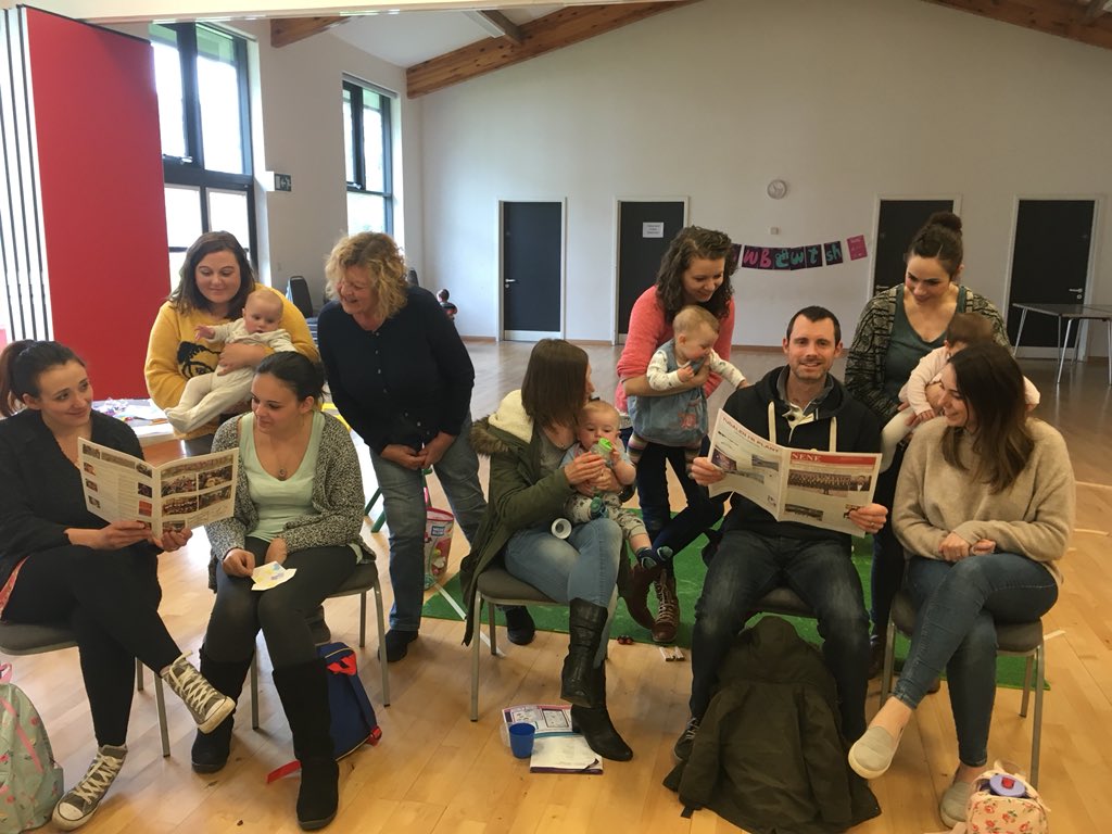 BethanAbc's tweet photo. @MudiadMeithrin Dyma ddysgwyr #ClwbCwtsh y Gogledd Ddwyrain yn edrych drwy cylchgronnau a #PapurauBro lleol! #PapurFama #YClawdd #YNene @yrawrgymraeg @AwrYDysgwyr @SaithSeren @wgmin_LifeIaith @Golwg360 #YCymro #Wcw #Lingo #Bwcle #Borras #Acton #Johnstown @lingonewydd @YWAWR https://t.co/Ksx2Se6JUv