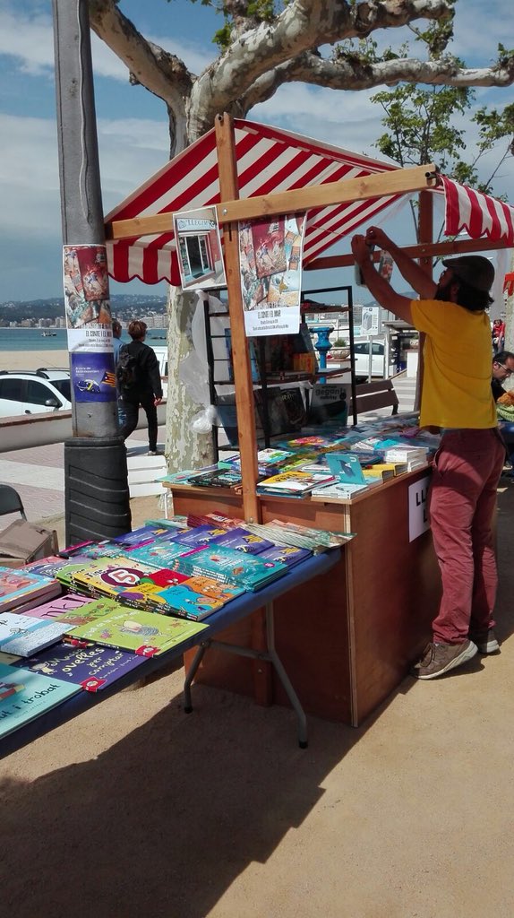 600Independent's tweet photo. Avui trobareu ‘El conte del #600Independent’ a la #FiradelConte #Palamós a la paradeta de la Llibreria #Llegim #conte600IND #fasol🌤🚙🎗🎗 https://t.co/OyWTIdAcjv