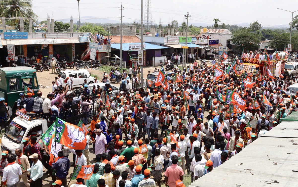 AmitShah's tweet photo. Pictures from the roadshow in Periyapatna, Mysore (Karnataka). https://t.co/YcASrUa65q