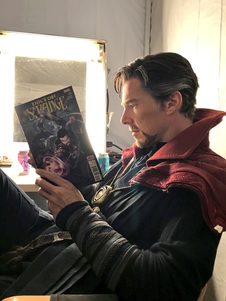 FACIALHAIRBROS's tweet photo. MCU Stephen reading 616 Stephen vs... 

616 Stephen learning about MCU Stephen... https://t.co/7KlGXA1KQE