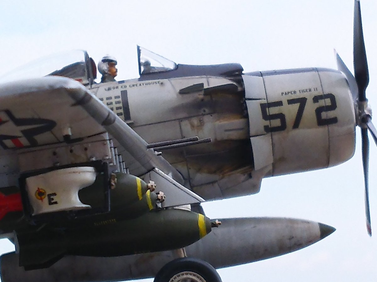 Special bomb !」 #タミヤ 1/48 A-1H Skyraider 完成です！ 便器爆弾を
