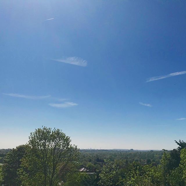 RupertHitchcox's tweet photo. Morning view from High Barnet, over London.
#morningview #overlondon #urbanphotography #streetphotography #streetstyle #documentary #wethephotographers #ig_cameras_united #ig_photooftheday #ruperthitchcoxphotography #SquareFormat #rps_documentary #Loโฆ https://t.co/OjBoACg8tL https://t.co/Ck2HeGuPWx