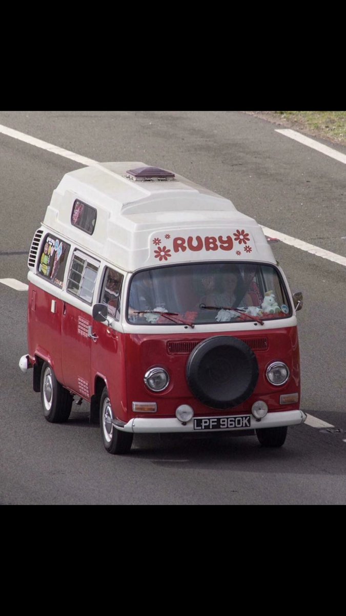essexbugs's tweet photo. The #sunsout on this #BankHolidayWeekend so whether you are partaking in #nakedgardeningday or sat in #traffic. Why not take a minute and register for the biggest #Vw cruise on the #M25 https://t.co/blx7VZ4pyB either way, remember the #Sunscreen! https://t.co/GBpBUMIT2t